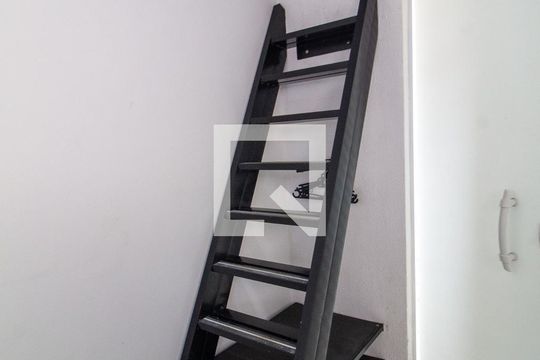 Escada de kitnet/studio para alugar com 1 quarto, 30m² em Jardim do Sol, Sorocaba