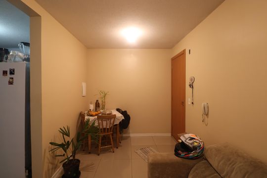 Sala de apartamento à venda com 2 quartos, 47m² em Olaria, Canoas