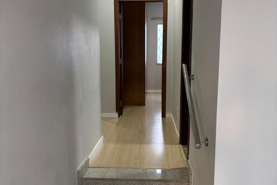 Corredor de casa à venda com 5 quartos, 340m² em Nova Suíça, Belo Horizonte