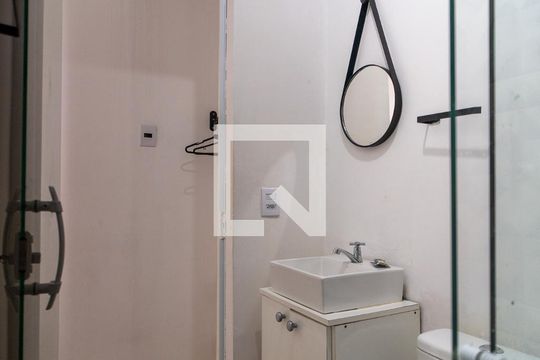 Banheiro de kitnet/studio para alugar com 1 quarto, 30m² em Jardim do Sol, Sorocaba