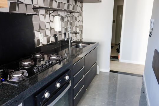 Cozinha de apartamento à venda com 2 quartos, 50m² em Jardim Roberto, Osasco