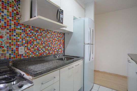 Cozinha de apartamento à venda com 2 quartos, 53m² em Humaitá, Porto Alegre