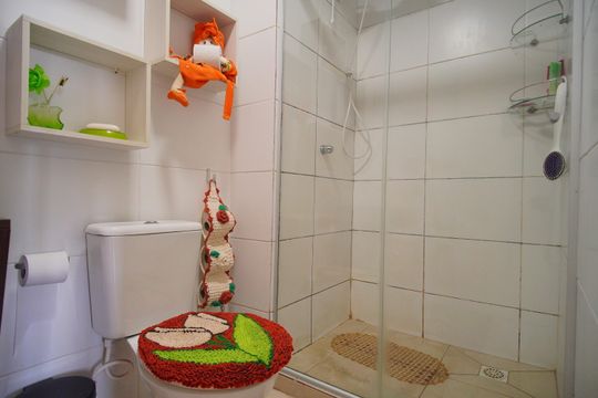 Banheiro de apartamento à venda com 2 quartos, 50m² em Operário, Novo Hamburgo