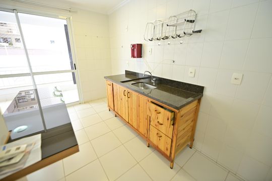 Cozinha de apartamento para alugar com 2 quartos, 65m² em Setor Bueno, Goiânia