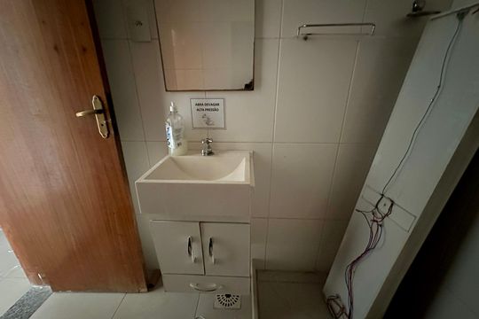 Banheiro Social de kitnet/studio à venda com 1 quarto, 40m² em Centro, Rio de Janeiro