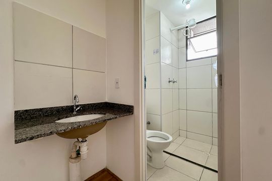 Banheiro de kitnet/studio para alugar com 1 quarto, 30m² em Santo Cristo, Rio de Janeiro