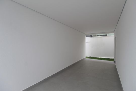 Garagem de casa de condomínio à venda com 3 quartos, 140m² em Trevo, Belo Horizonte