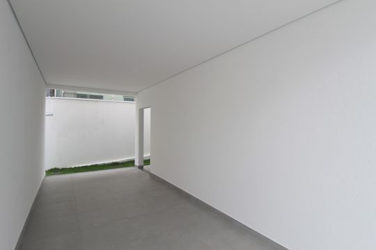 Garagem de casa de condomínio à venda com 3 quartos, 140m² em Trevo, Belo Horizonte