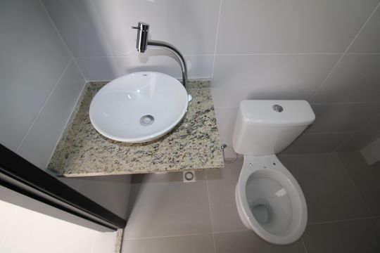 Banheiro de apartamento à venda com 1 quarto, 36m² em Parada Inglesa, São Paulo