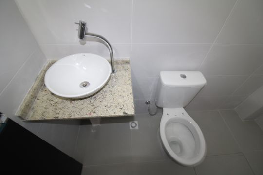 Banheiro de apartamento à venda com 1 quarto, 30m² em Parada Inglesa, São Paulo