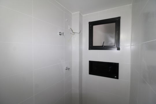 Banheiro de apartamento à venda com 1 quarto, 30m² em Parada Inglesa, São Paulo
