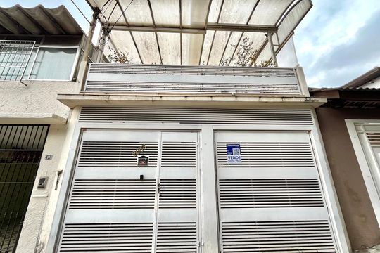 Fachada de casa à venda com 4 quartos, 200m² em Planalto Paulista, São Paulo