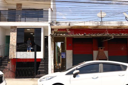 Fachada  de casa para alugar com 1 quarto, 70m² em Vila Carmosina, São Paulo