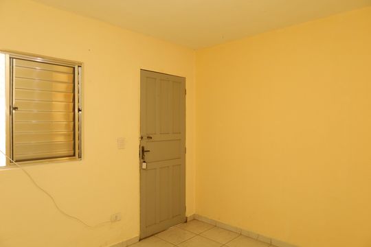 Casa para alugar com 1 quarto, 70m² em Vila Carmosina, São Paulo