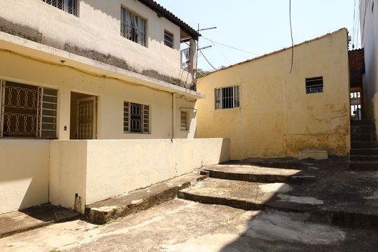 Quintal de casa para alugar com 1 quarto, 70m² em Vila Carmosina, São Paulo