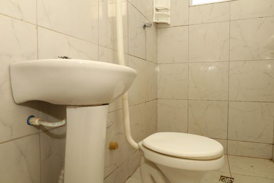 Banheiro de casa para alugar com 1 quarto, 70m² em Vila Carmosina, São Paulo