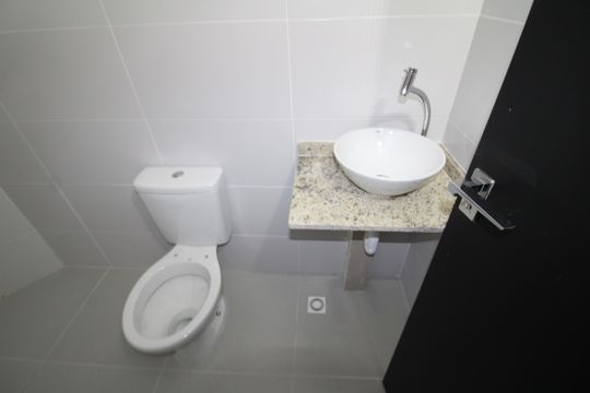Banheiro de apartamento à venda com 1 quarto, 32m² em Parada Inglesa, São Paulo