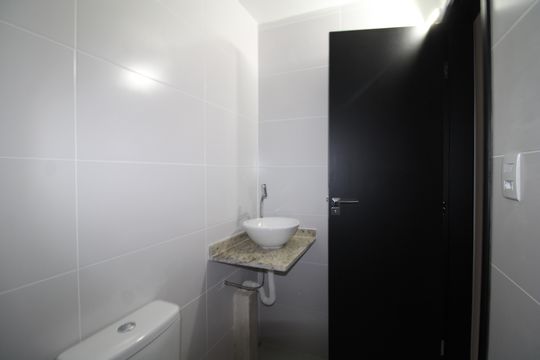 Banheiro de apartamento à venda com 1 quarto, 32m² em Parada Inglesa, São Paulo