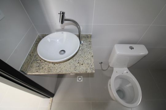 Banheiro de apartamento à venda com 1 quarto, 36m² em Parada Inglesa, São Paulo