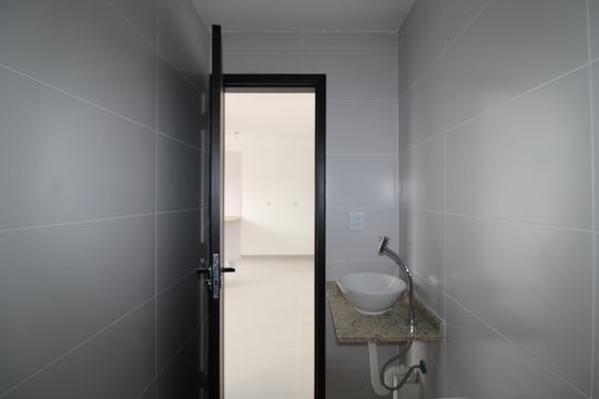 Banheiro de apartamento à venda com 1 quarto, 36m² em Parada Inglesa, São Paulo