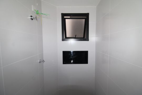 Banheiro de apartamento à venda com 1 quarto, 30m² em Parada Inglesa, São Paulo