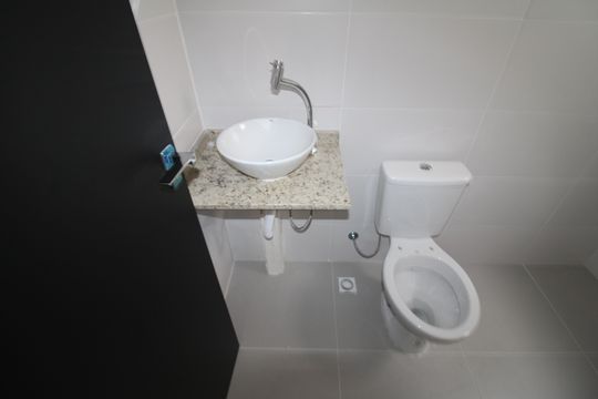 Banheiro de apartamento à venda com 1 quarto, 30m² em Parada Inglesa, São Paulo
