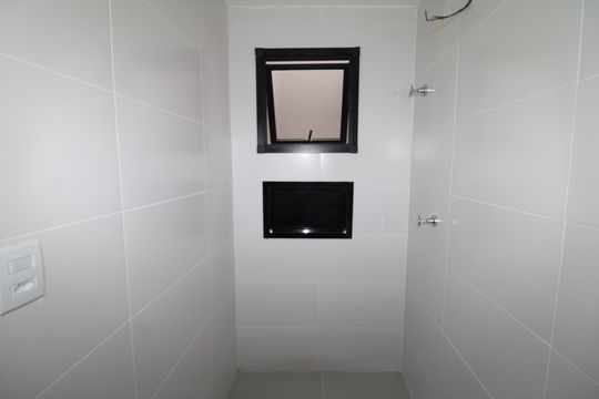 Banheiro de apartamento à venda com 1 quarto, 32m² em Parada Inglesa, São Paulo