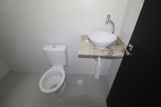 Banheiro de apartamento à venda com 1 quarto, 32m² em Parada Inglesa, São Paulo