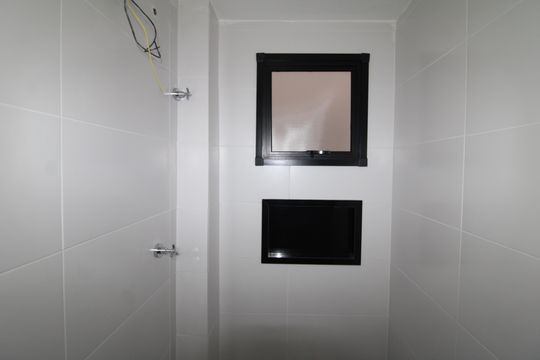 Banheiro de apartamento à venda com 1 quarto, 29m² em Parada Inglesa, São Paulo