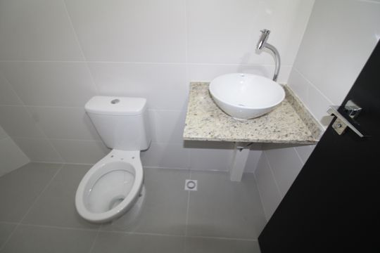 Banheiro de apartamento à venda com 1 quarto, 32m² em Parada Inglesa, São Paulo