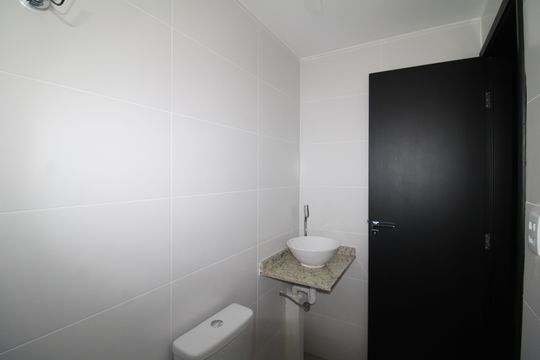 Banheiro de apartamento à venda com 1 quarto, 32m² em Parada Inglesa, São Paulo