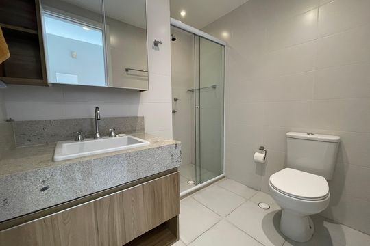 Banheiro de kitnet/studio para alugar com 1 quarto, 30m² em Butantã, São Paulo