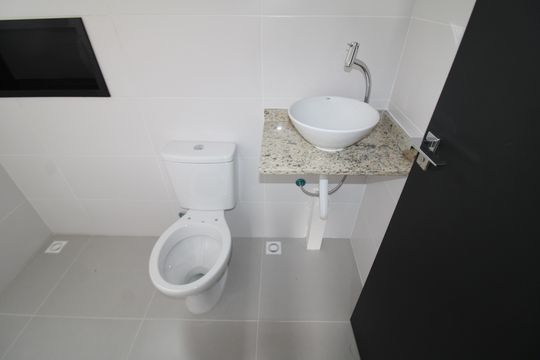 Banheiro de apartamento à venda com 1 quarto, 31m² em Parada Inglesa, São Paulo