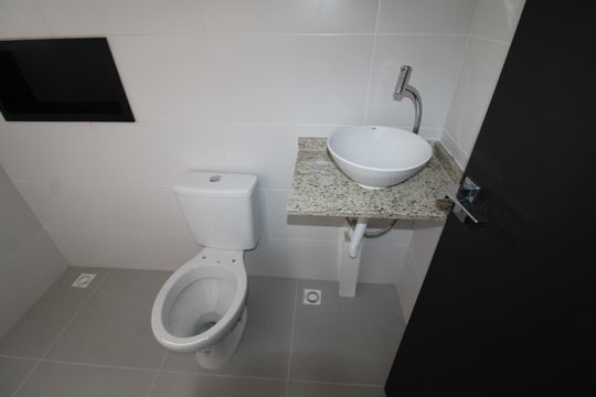 Banheiro de apartamento à venda com 1 quarto, 36m² em Parada Inglesa, São Paulo