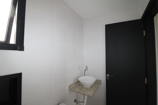Banheiro de apartamento à venda com 1 quarto, 36m² em Parada Inglesa, São Paulo