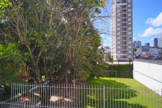 Vista da suite  de apartamento para alugar com 4 quartos, 105m² em Santana, Porto Alegre