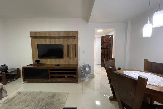 Sala de casa à venda com 3 quartos, 250m² em Rio Pequeno, São Paulo