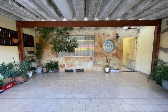Garagem de casa à venda com 3 quartos, 250m² em Rio Pequeno, São Paulo