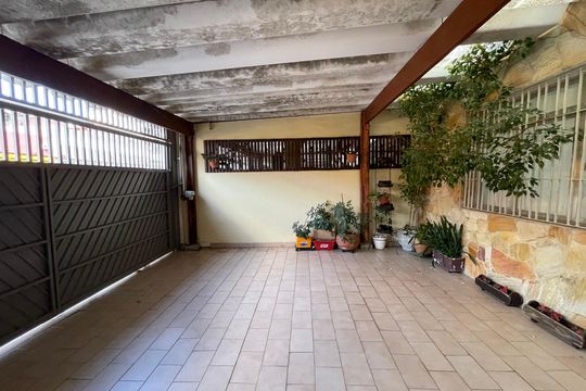 Garagem de casa à venda com 3 quartos, 250m² em Rio Pequeno, São Paulo