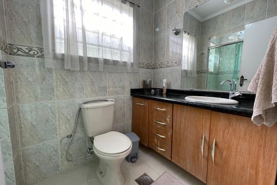 Banheiro Social de casa à venda com 3 quartos, 250m² em Rio Pequeno, São Paulo