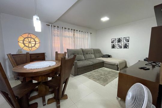 Casa à venda com 3 quartos, 250m² em Rio Pequeno, São Paulo