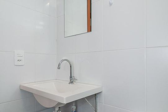 Banheiro de apartamento à venda com 2 quartos, 41m² em Protásio Alves, Porto Alegre