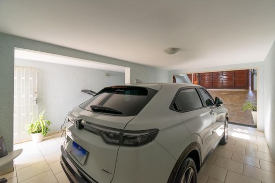 Garagem de casa à venda com 3 quartos, 650m² em Parque Jabaquara, São Paulo