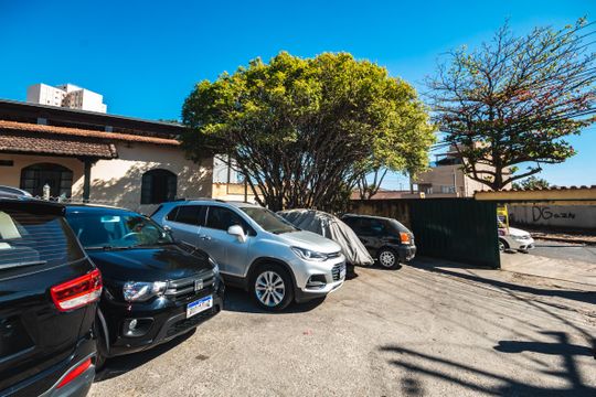 Garagem de casa à venda com 2 quartos, 440m² em Vila Cloris, Belo Horizonte