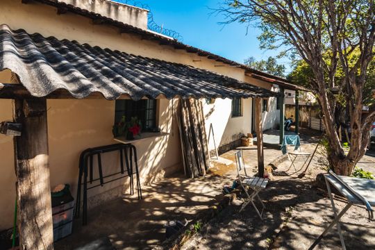 Fachada de casa à venda com 2 quartos, 440m² em Vila Cloris, Belo Horizonte