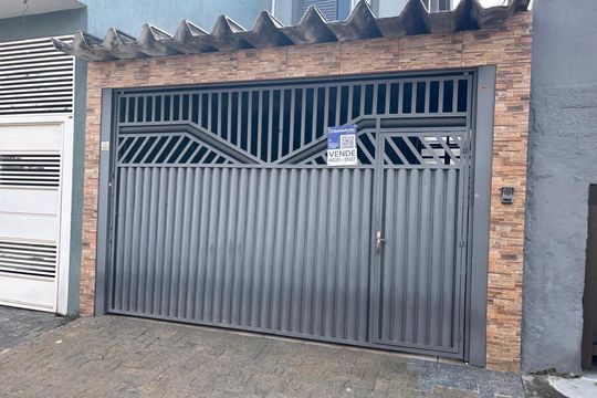Fachada de casa à venda com 3 quartos, 130m² em Vila Alvinopolis, São Bernardo do Campo