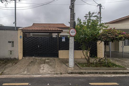 Fachada de casa à venda com 4 quartos, 200m² em Bosque da Saúde, São Paulo