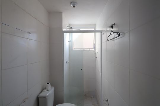 Banheiro de apartamento à venda com 2 quartos, 38m² em Estância Velha, Canoas
