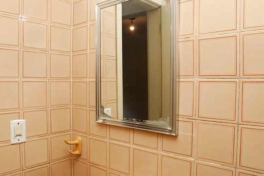 Banheiro de apartamento à venda com 1 quarto, 48m² em Petrópolis, Porto Alegre
