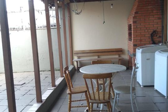 Área Externa de casa à venda com 4 quartos, 200m² em Jardim Sabará, Porto Alegre